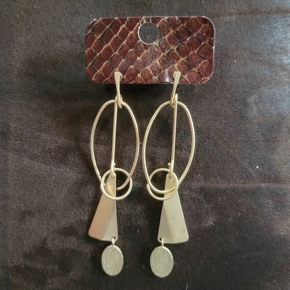 Statement earring - Picture 3 of 3